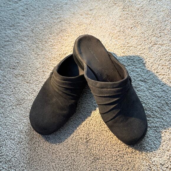 Croft & Barrow Gray Suede Leather Slip On Clogs Size 8.5 Comfort Shoes Mules - Picture 1 of 11